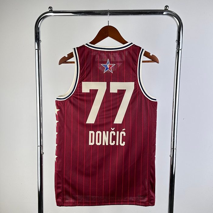 24/25 All-Star Vermelho #77 Doncic